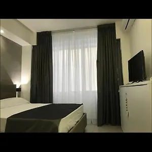napoli-via-toledo-naples.hotels-amalfi.com/